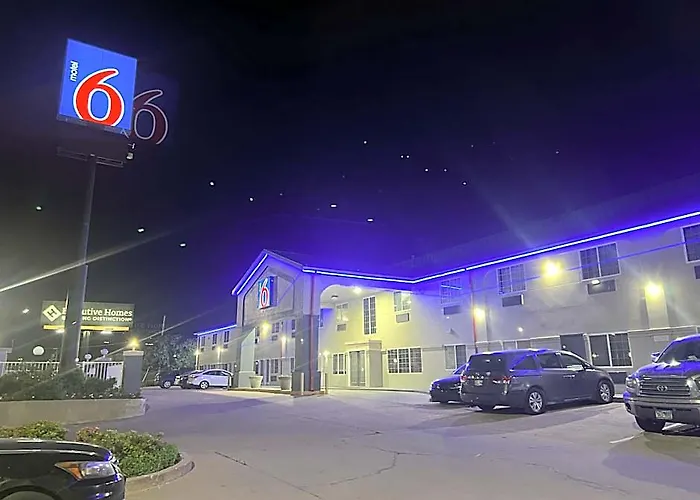 Hotel 6 Tulsa, Ok Airport Tulsa