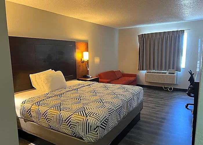 Hotel 6 Tulsa, Ok Airport