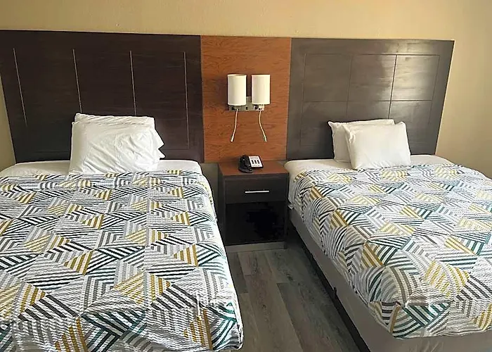 Hotel 6 Tulsa, Ok Airport 2*