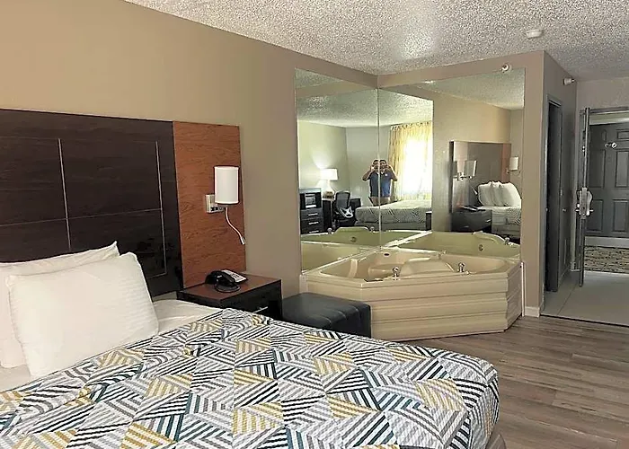 6 Tulsa, Ok Airport 2*