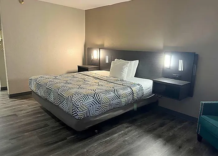 6 Tulsa, Ok Airport Hotel 2*